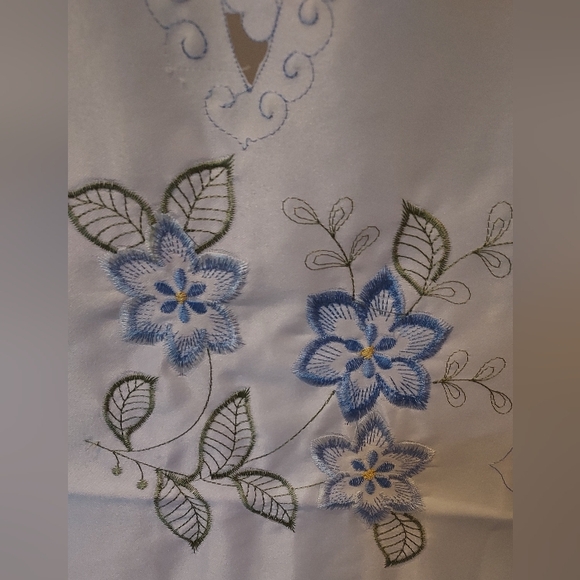 Bordado A Mao White Blue Floral Tablecloth 6 Napkins Cut Out Embroidery 48 Inch - Picture 2 of 10